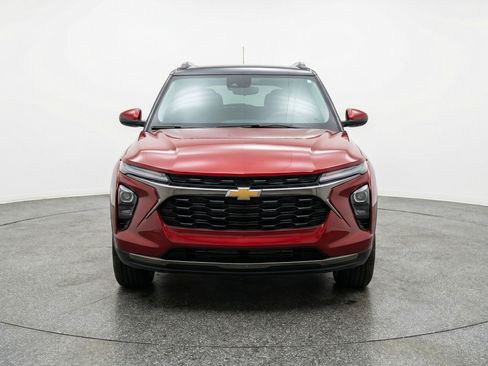 Used 2025 Chevrolet TrailBlazer LT FWD image 2