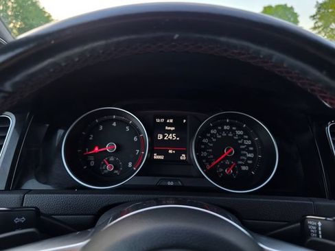 Used 2017 Volkswagen GTI SE FWD image 29
