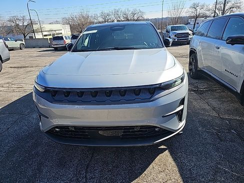 Used 2024 Jeep Wagoneer Launch Edition image 2