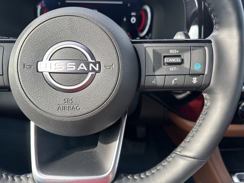 Used 2024 Nissan Pathfinder Platinum image 18