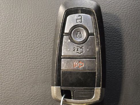 Used 2018 Ford Fusion SE w/ Equipment Group 201A FWD image 32