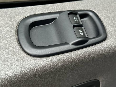 Used 2023 Ford E-Transit Base image 12