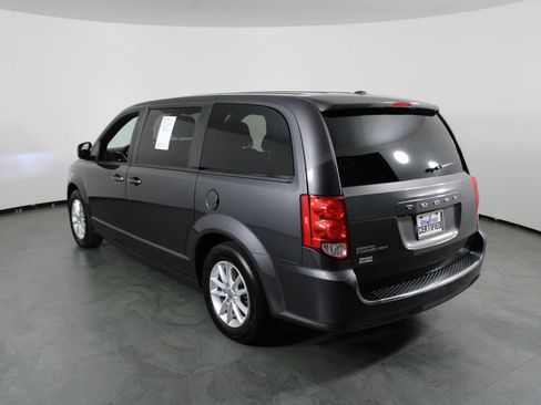 Used 2020 Dodge Grand Caravan SE FWD image 3