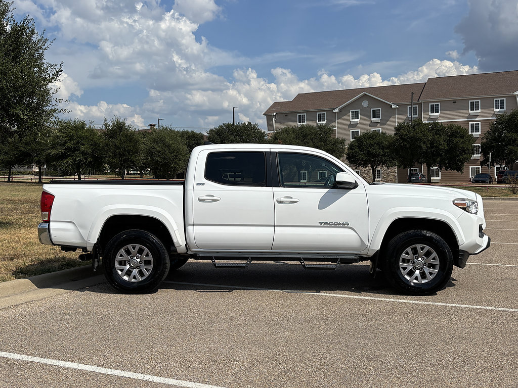 Used 2017 Toyota Tacoma SR5 w/ Tow Package RWD image 6