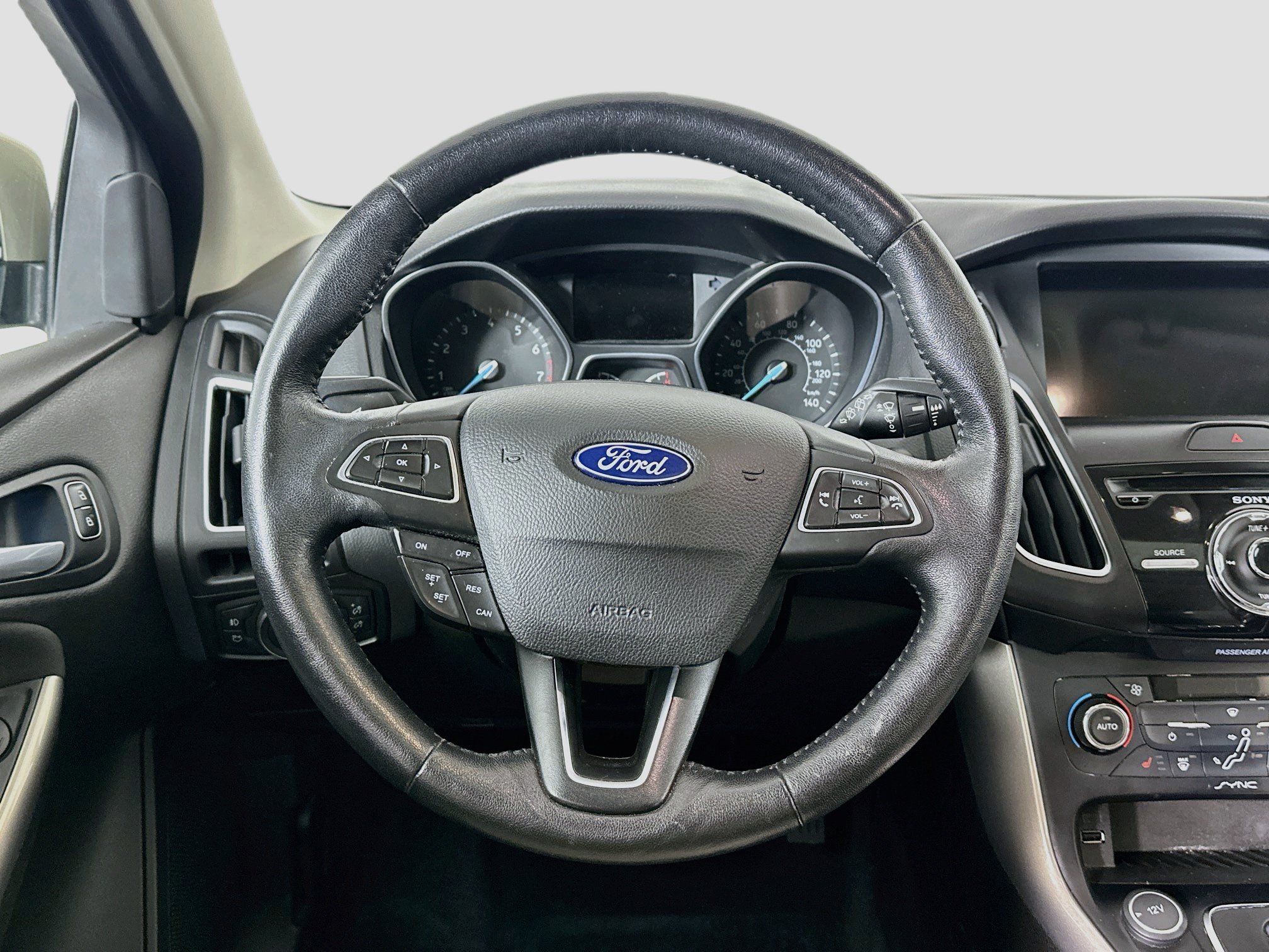 Used 2017 Ford Focus Titanium FWD image 17