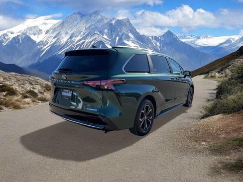 Used 2025 Toyota Sienna Platinum image 5
