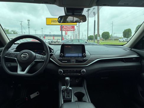 Used 2025 Nissan Altima 2.5 SV FWD image 28