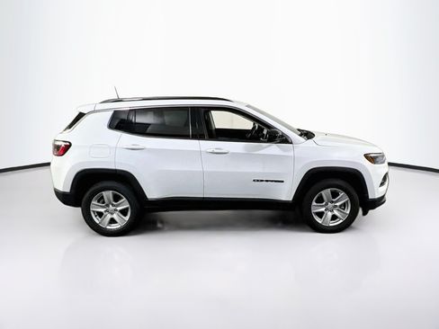 Used 2022 Jeep Compass Latitude w/ Convenience Group AWD/4WD image 4