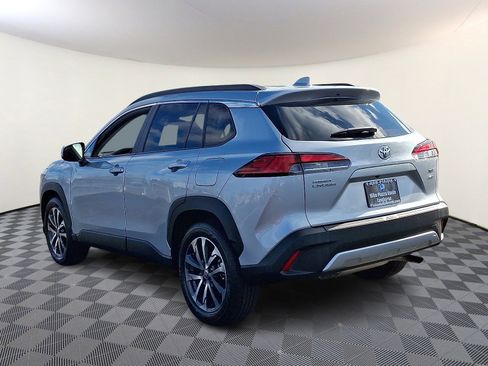 Used 2023 Toyota Corolla Cross XLE image 5