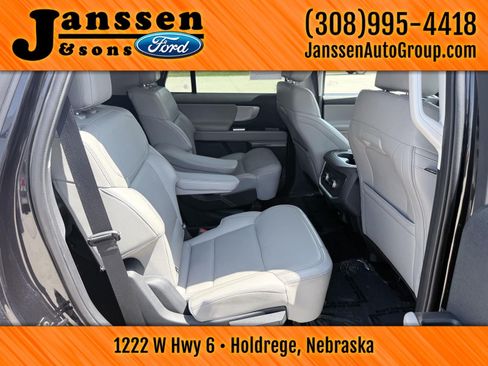 Used 2025 Ford Expedition Active AWD/4WD image 16