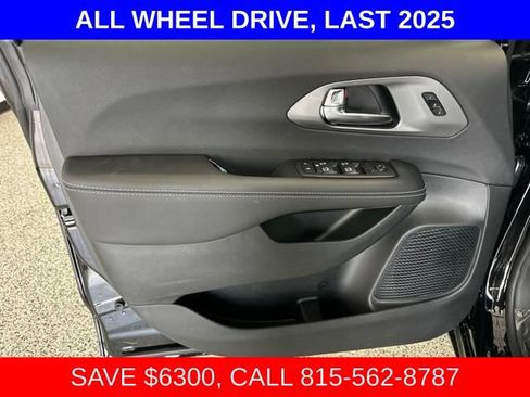 New 2025 Chrysler Pacifica Select image 3