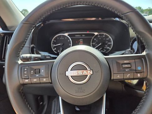 Used 2025 Nissan Pathfinder SV FWD image 23