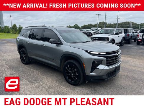 Used 2024 Chevrolet Traverse LT w/ Midnight/Sport Edition FWD image 1