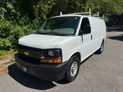 Used 2017 Chevrolet Express 2500 RWD image 14