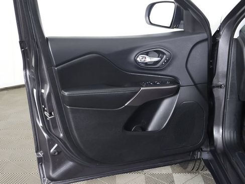 Used 2019 Jeep Cherokee Limited AWD/4WD image 24
