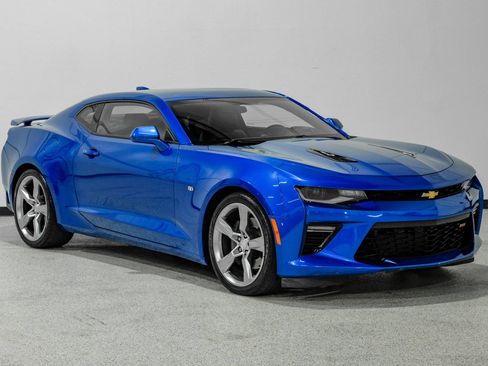 Used 2018 Chevrolet Camaro SS RWD image 4