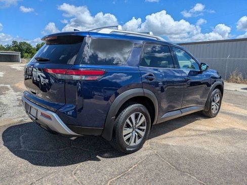 Used 2025 Nissan Pathfinder SL FWD image 4