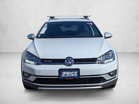Used 2019 Volkswagen Golf Alltrack S image 2