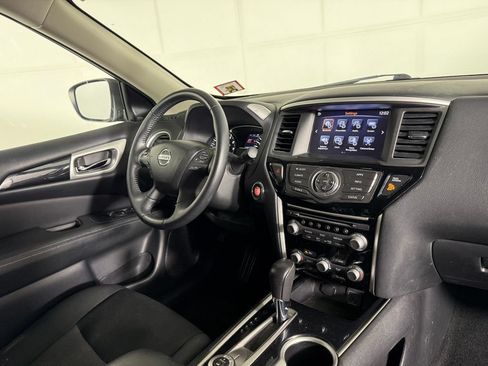 Used 2019 Nissan Pathfinder SV AWD/4WD image 24