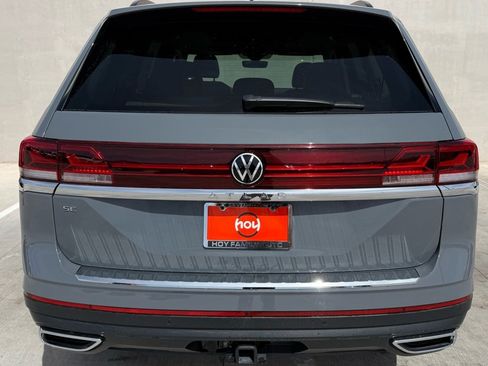 Used 2025 Volkswagen Atlas SE image 4