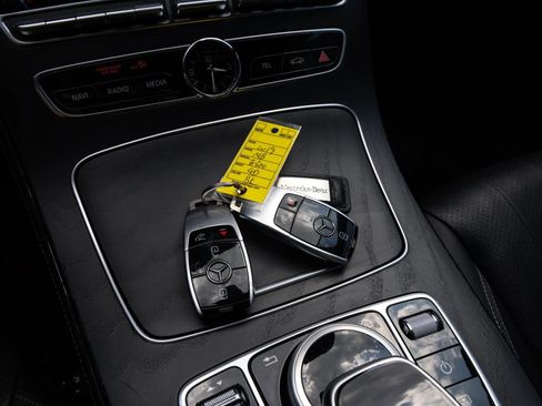 Used 2019 Mercedes-Benz E 300 4MATIC image 25