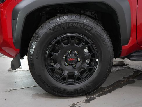 Used 2025 Toyota 4Runner TRD Off-Road Premium AWD/4WD image 29