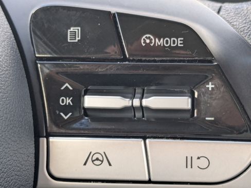 Used 2022 Hyundai Elantra SEL FWD image 26