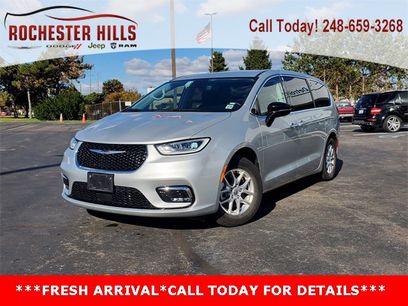 Used 2024 Chrysler Pacifica Touring-L