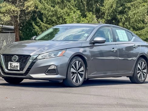 Used 2021 Nissan Altima 2.5 SV w/ SV Premium Package FWD image 9