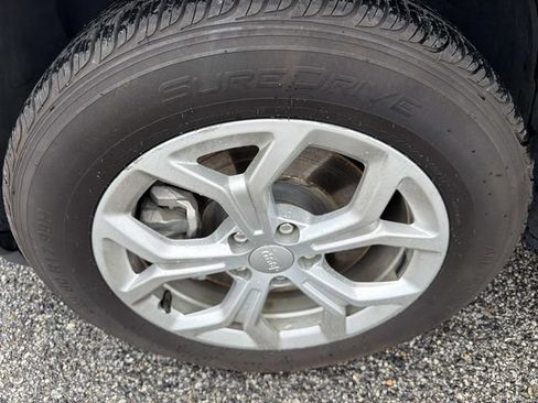 Used 2024 Jeep Compass Latitude AWD/4WD image 31