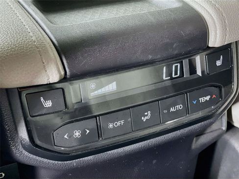 Used 2024 Toyota Grand Highlander AWD image 27