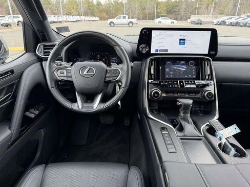 Used 2025 Lexus LX 600 4WD w/ Accessory Package (Z1) image 8