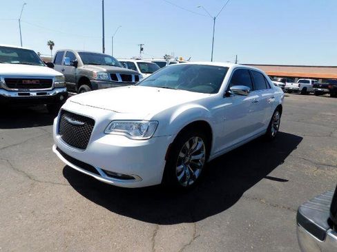 Used 2018 Chrysler 300 Limited image 3