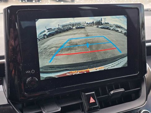 Used 2025 Toyota Corolla LE image 29