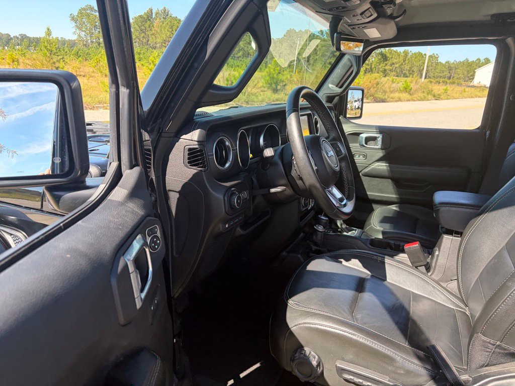 Used 2022 Jeep Wrangler Unlimited Sahara AWD/4WD image 33