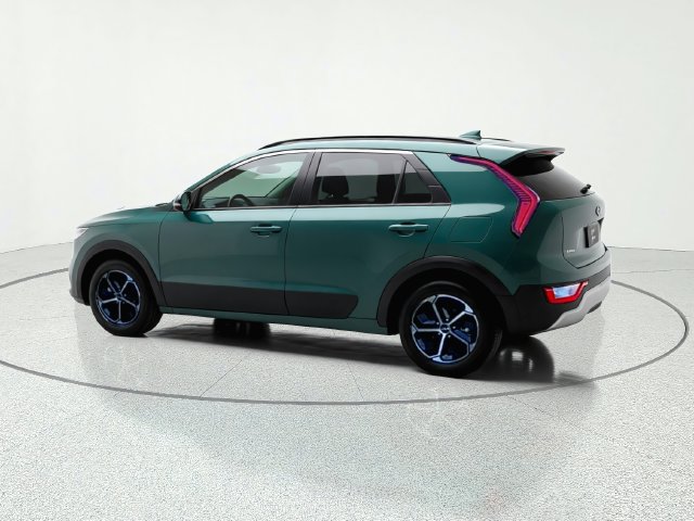Certified 2024 Kia Niro EX FWD image 3