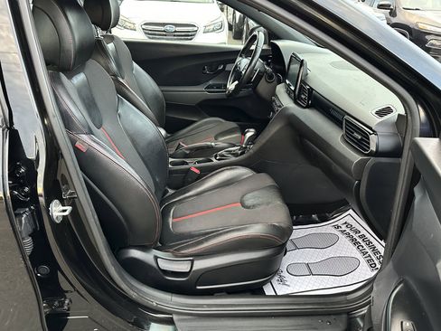 Used 2020 Hyundai Veloster Turbo image 12