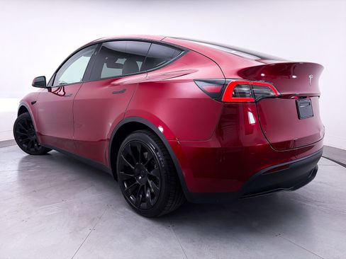 Used 2024 Tesla Model Y 2WD image 2