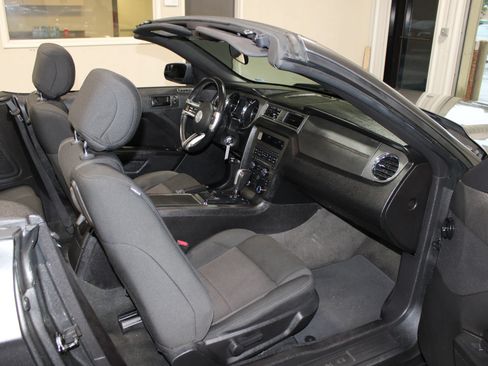 Used 2014 Ford Mustang Convertible RWD image 34