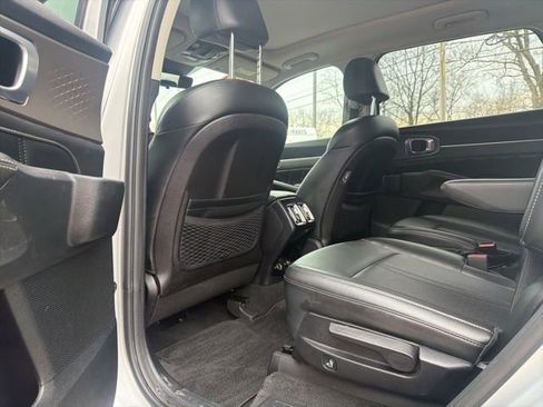 Certified 2022 Kia Sorento SX image 11