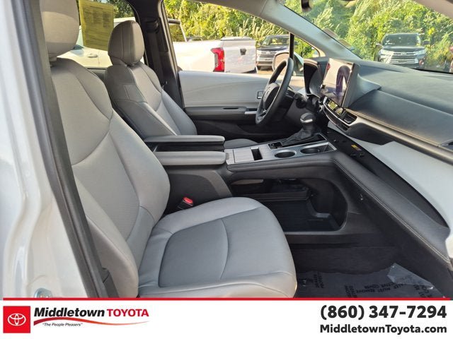 Used 2026 Toyota Sienna XLE FWD image 37
