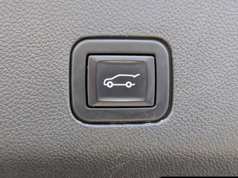 Used 2022 Chevrolet Tahoe Premier RWD image 15