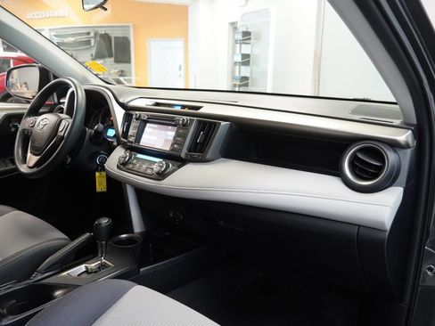 Used 2015 Toyota RAV4 XLE AWD/4WD image 34