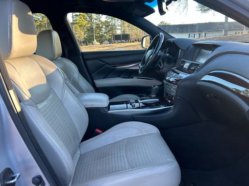 Used 2016 INFINITI Q70 3.7 w/ Sport Package image 18