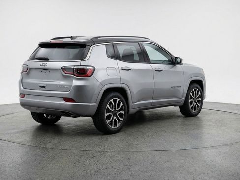 Used 2025 Jeep Compass Trailhawk AWD/4WD image 7