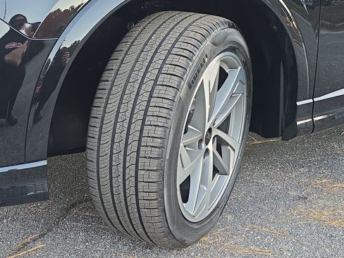 New 2025 Audi Q3 2.0T Premium image 32