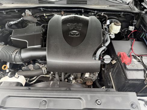 Used 2021 Toyota Tacoma SR5 AWD/4WD image 32