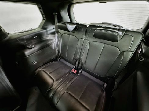 Used 2022 Jeep Grand Cherokee L Overland w/ Luxury Tech Group IV RWD image 4