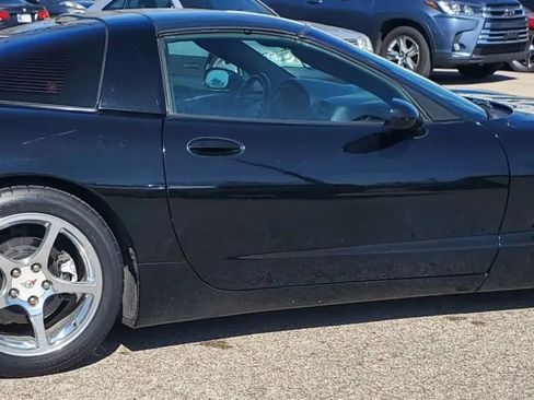Used 2004 Chevrolet Corvette Coupe w/ Preferred Equipment Group image 5