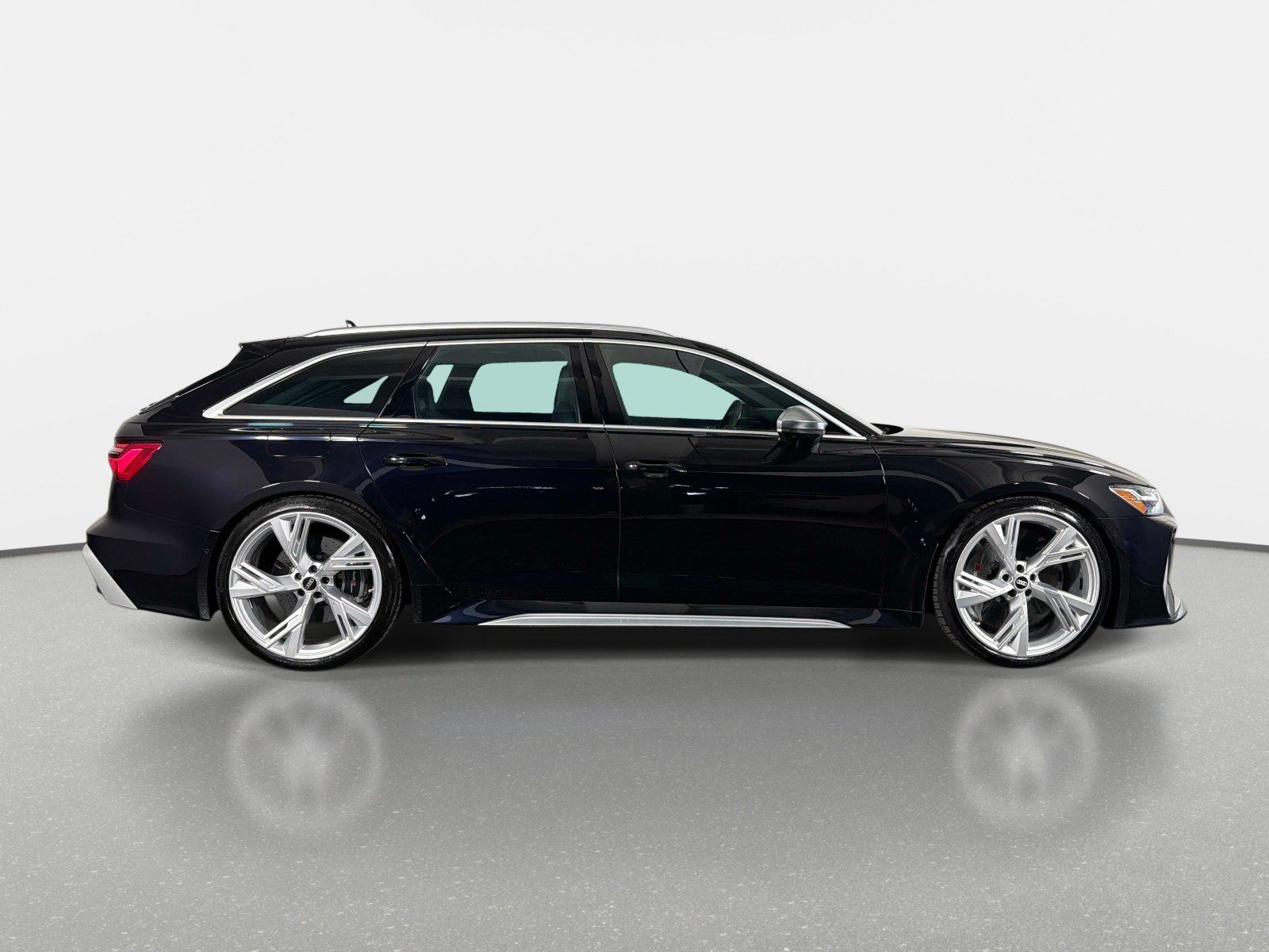 Used 2021 Audi RS 6 AWD/4WD image 2